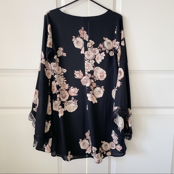 Astr the Label Floral Bell Sleeves Babydoll Shift Mini Dress - Picture 10 of 10